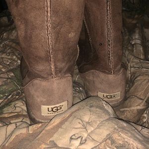 brown women’s UGG boots